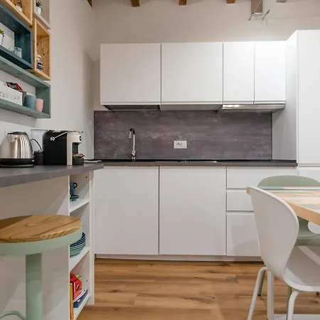 Apartamento The Happyhouse, No Lift By Happyhostorino *