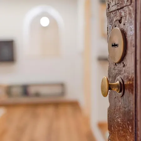 The Happyhouse, No Lift By Happyhostorino Daire *